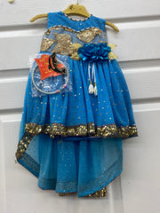 Blue color design kurta with pearl hairband